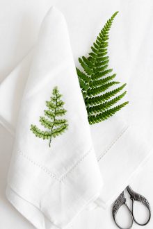 Servietten besticken Farn - embroidery napkins fern DIY Anleitung Stickideen Urban Jungle Greenery