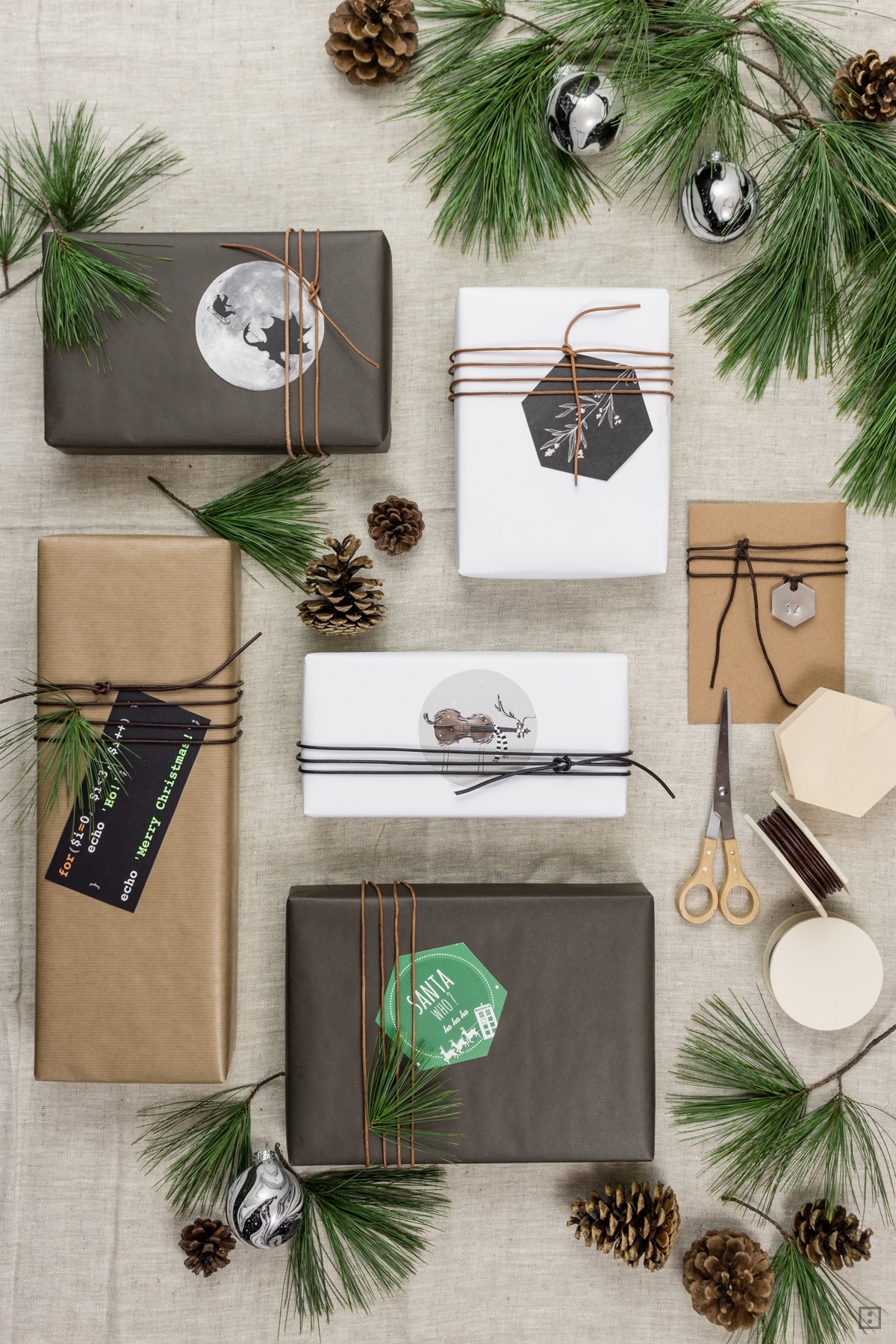 Upcycling Weihnachtskarten als Gifttags Geschenke einpacken mit Leder minimalistisch